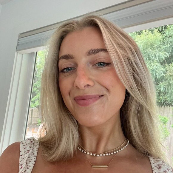 Meet your Posher, Maria - Picture 1 of 2